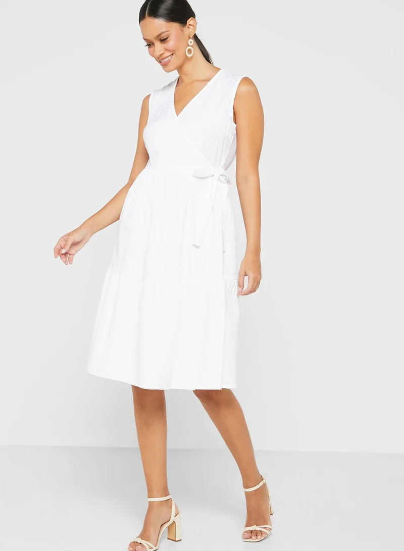 بيسز فستان بنمط لف