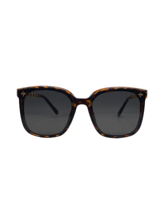 Influence Germany - Women's Fashion Sunglasses with Gold Chain Arms – Tortoiseshell Frame, Black Lens - Image 5