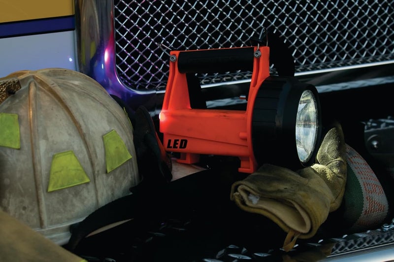 Streamlight مصباح يدوي LED من ستريملايت فاير فولكان مع شاحن AC/DC وحزام كتف سريع الإطلاق - 180 لومن - Image 4