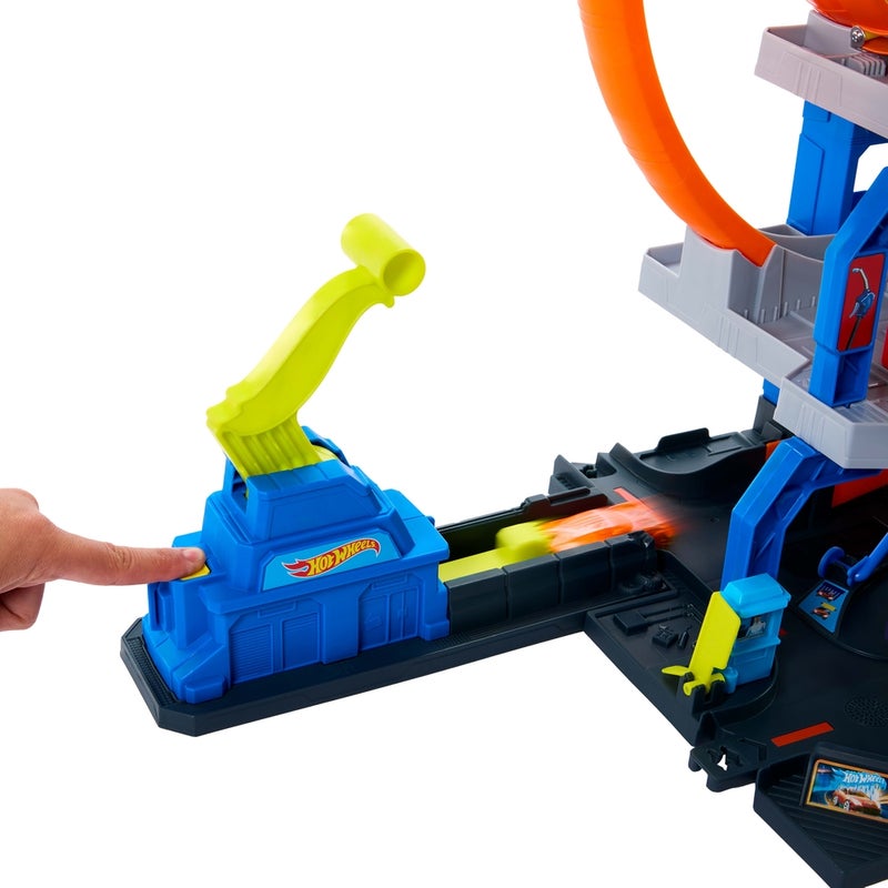 Mattel Games Mattel - Hot Wheels City Mega Loop Garage Playset with 1/64 Car & Helicopter - JBM74 - Image 4