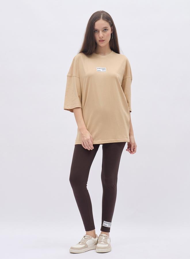 ستايلي طقم تي شيرت أوفر سايز وليجنز بتفاصيل شارة - Image 2