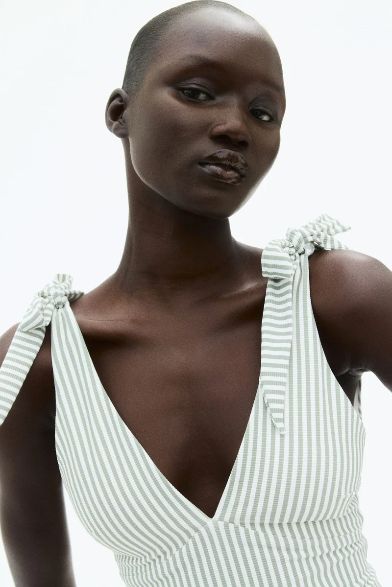 اتش اند ام ملابس سباحة عالية الساق بقوالب مبطّنة