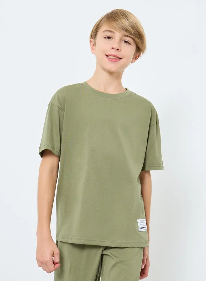 Styli Styli Teens Green T-Shirt and Badge Detail Joggers Set