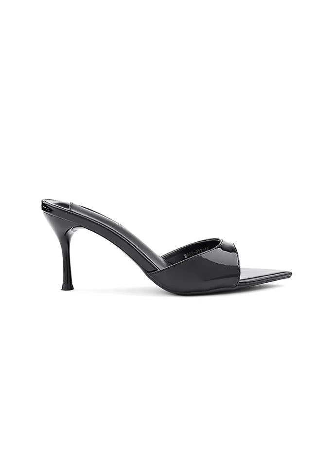 أيقون Delicate Metallique design with refined heel silhouette.