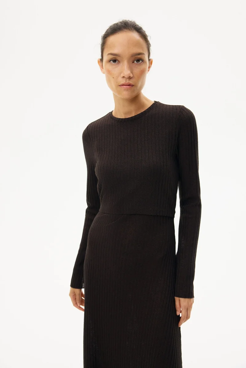 اتش اند ام فستان إرضاع مرن من تشكيلة ماما