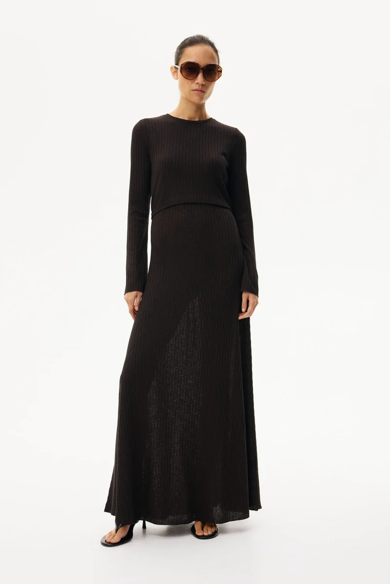 اتش اند ام فستان إرضاع مرن من تشكيلة ماما