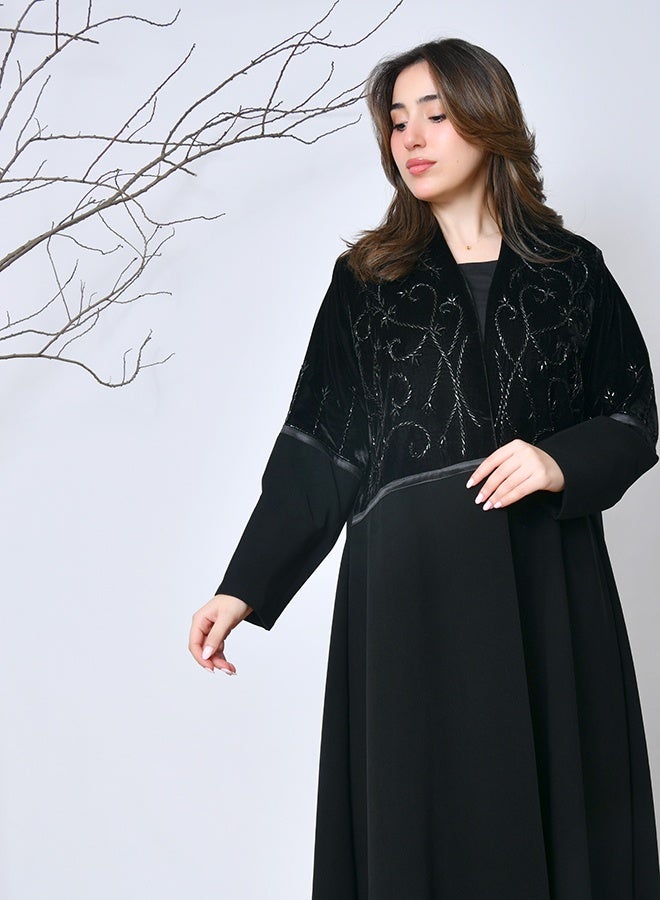 عبايات حوراء عباية شتوية سوداء فاخرة بتطريز ومخمل – تصميم راقٍ من عبايات حوراء - Image 4