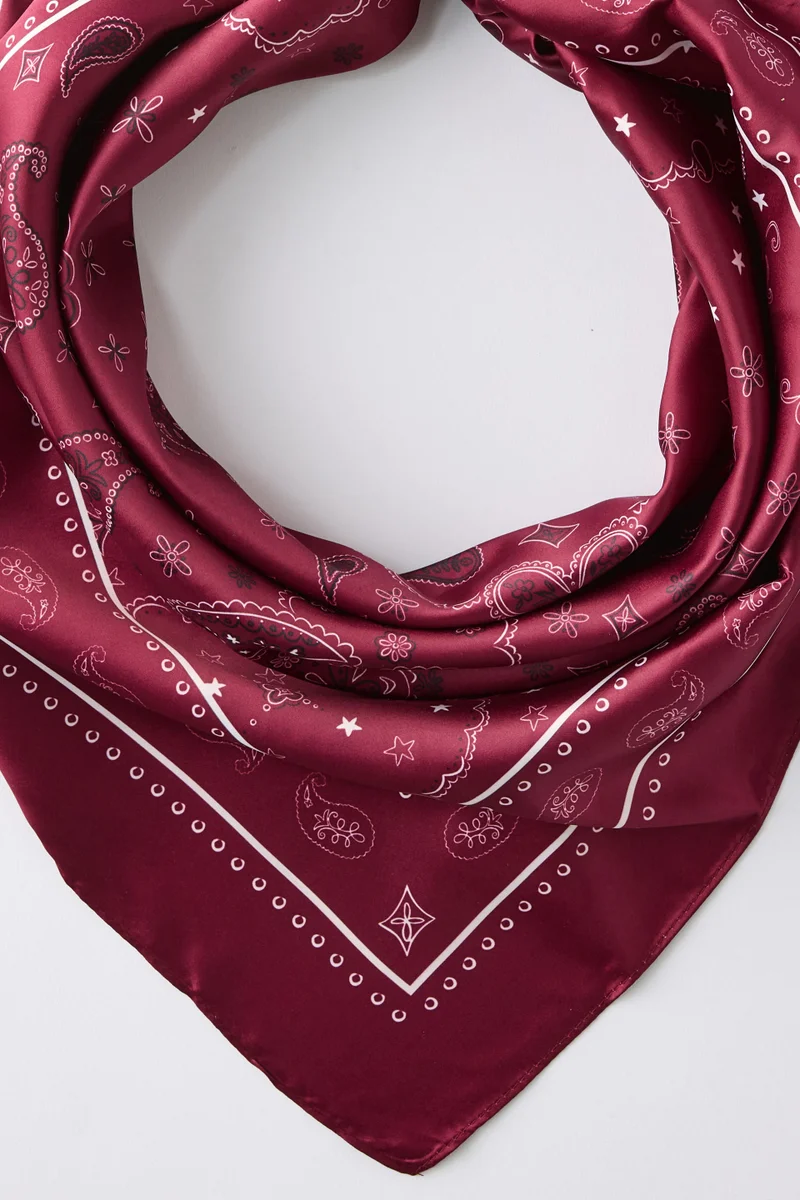 روبي Knot Your Everyday Square Scarf