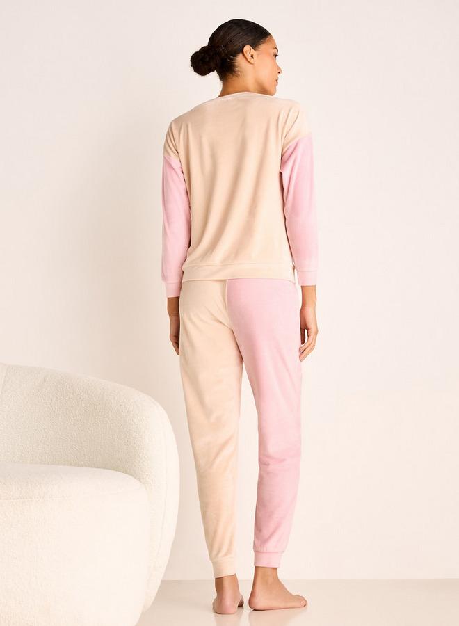 سبلاش فيڤ طقم سويت شيرت بأكمام طويلة بطبعة ماري وبنطلون رياضي بخصر مطاطي - Image 3