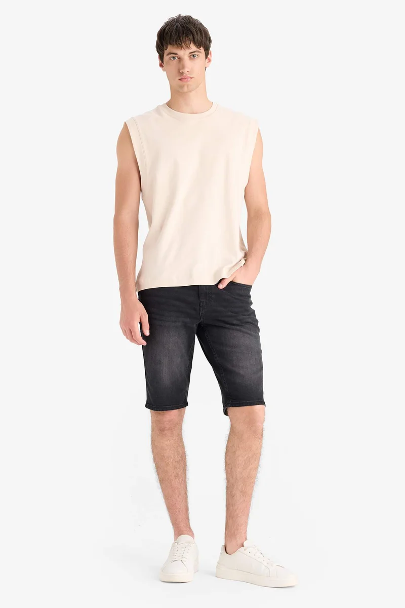 ديفاكتو Boxy Fit Printed Crew Neck Sleeveless Tank Top