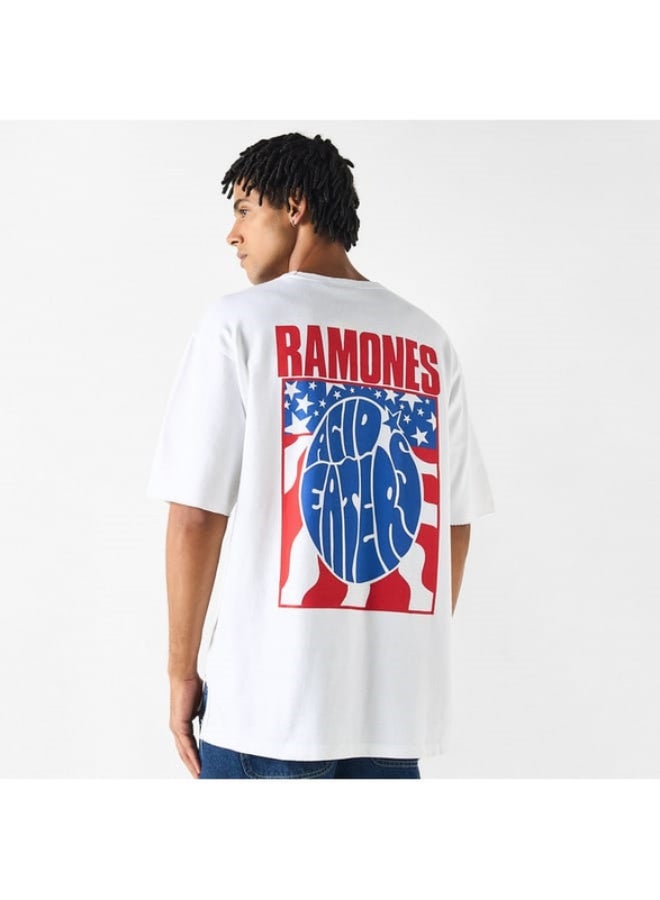 اس بي كاركترز تيشيرت بِياقة ضيقة وأكمام قصيرة وطبعات رامونيس - Image 4