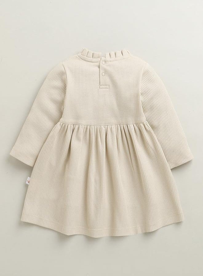 BUMZEE فستان بناتي من القطن بأكمام طويلة يصل إلى الركبة، بقصة ضيقة من الأعلى وواسعة من الأسفل، لون بيج - من 12 إلى 18 شهرًا (Peb10777E-bge) - Image 2
