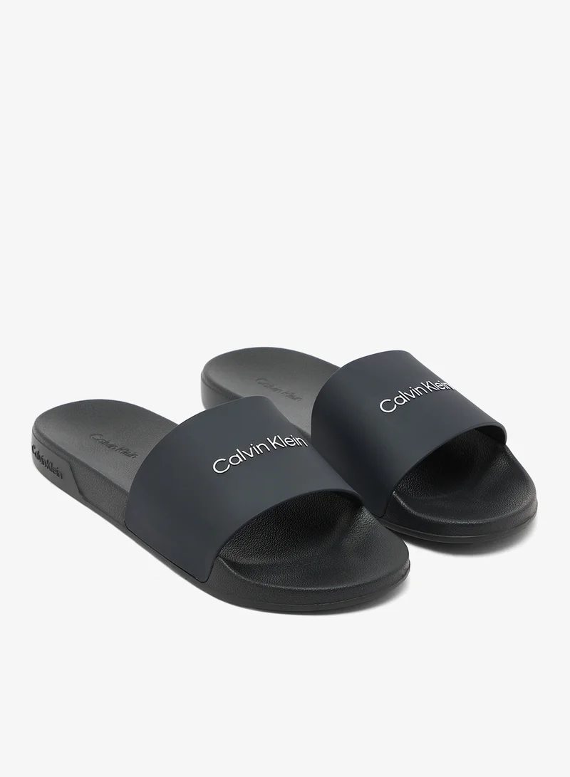 CALVIN KLEIN Nemo - Contoured Logo Sliders