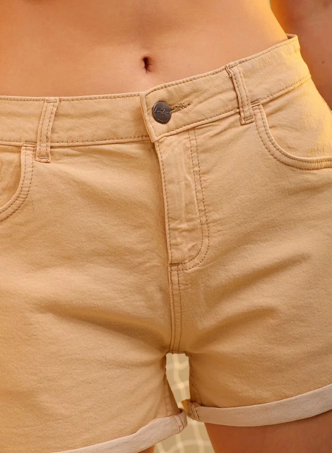 مرفوعة Women Slim Fit Casual Solid Denim Shorts