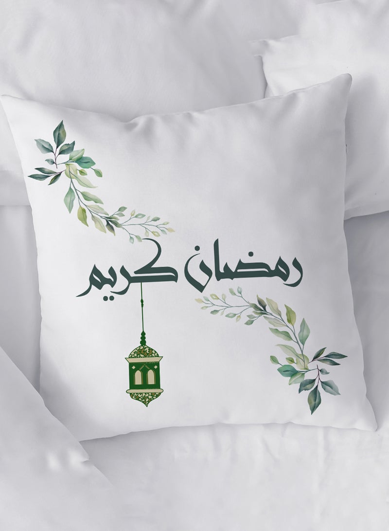 لوحة غطاء وسادة من البوليستر بتصميم رمضان كريم مع أوراق نباتية وفانوس رمضان - Image 2