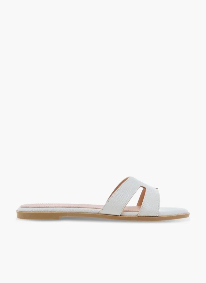 سيليست صنادل نسائية سهلة الارتداء بتفاصيل مقصوصة