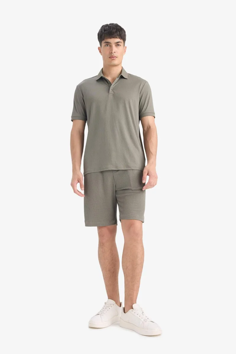 ديفاكتو Regular Fit Tied Waist Crinkle Bermuda Shorts