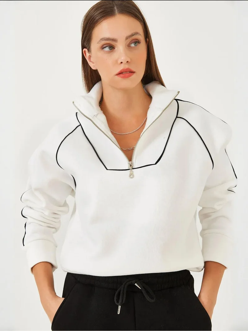 Bianco Lucci LUCCI Hooded Cropped Oversized Sweatshirt with Pompom