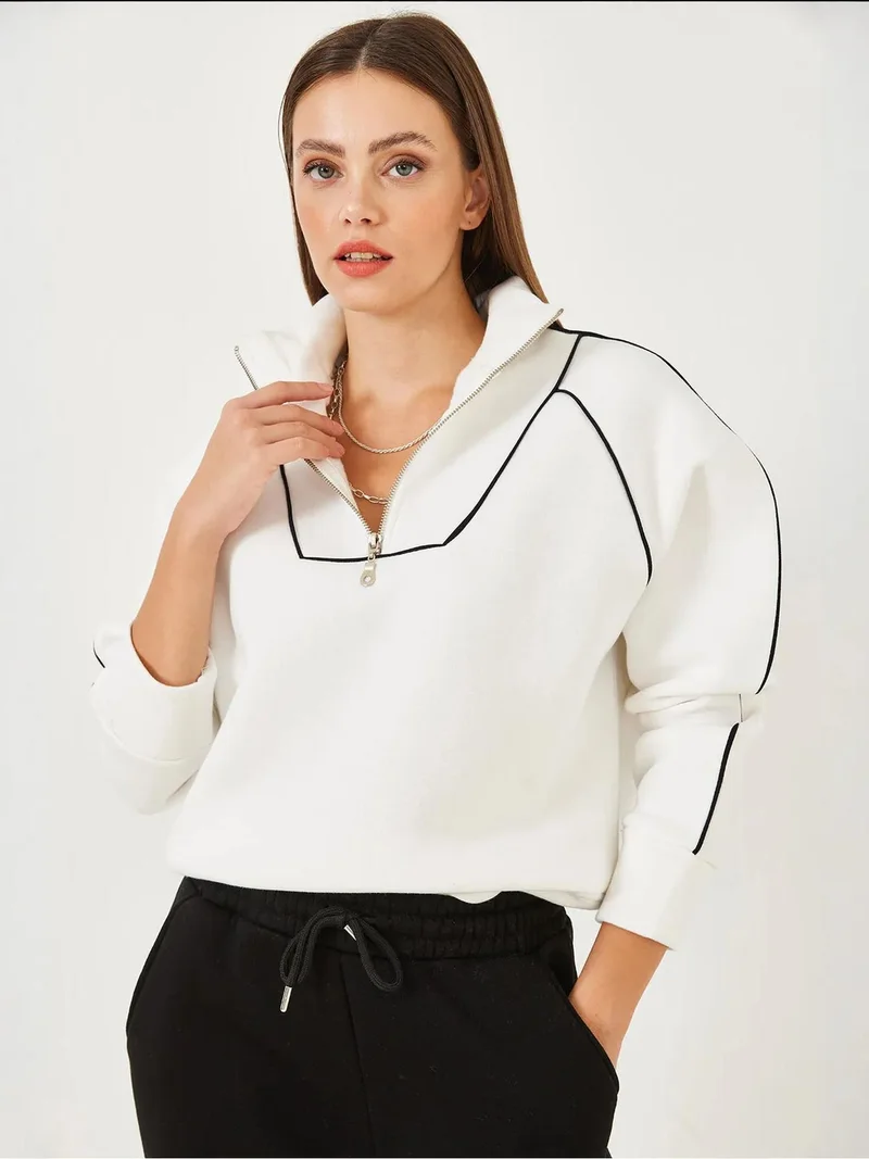 Bianco Lucci LUCCI Hooded Cropped Oversized Sweatshirt with Pompom