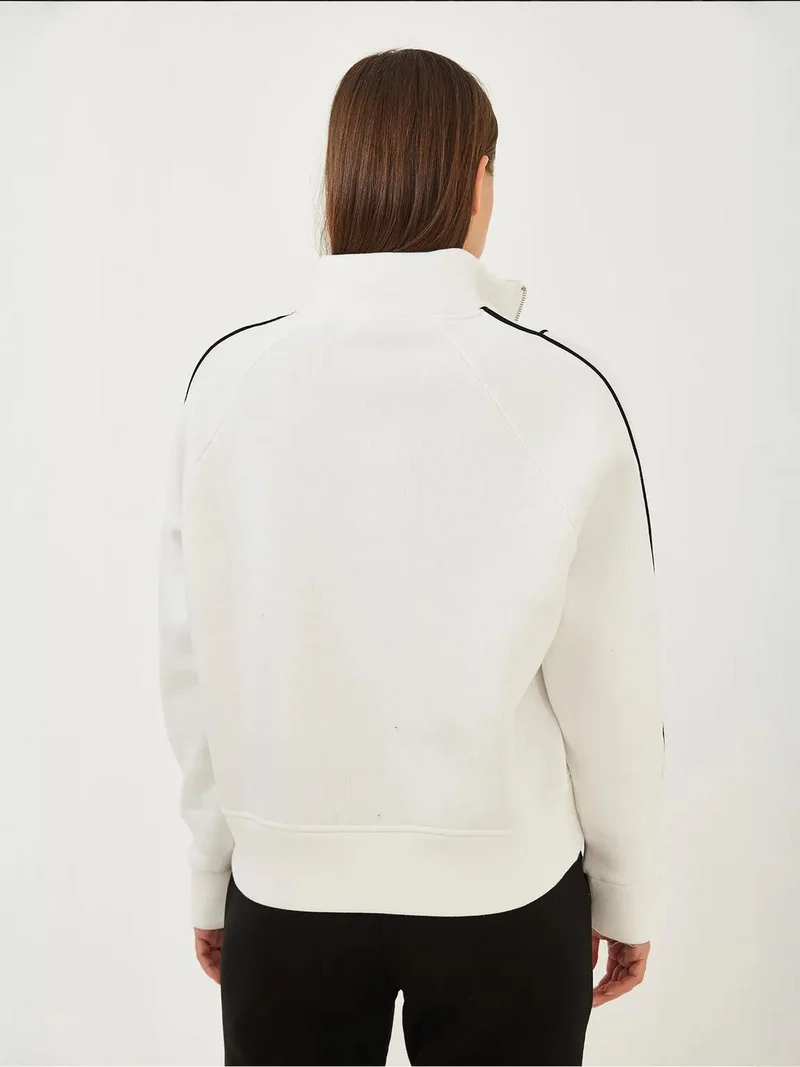 Bianco Lucci LUCCI Hooded Cropped Oversized Sweatshirt with Pompom