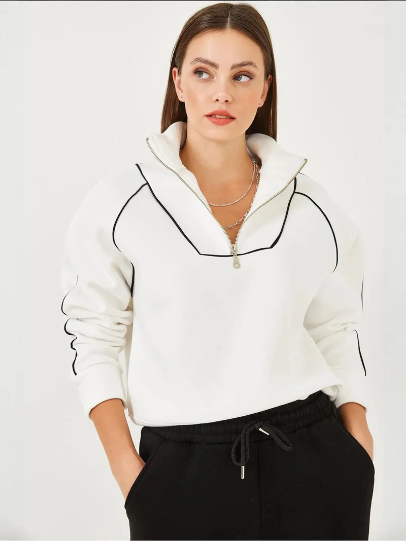Bianco Lucci LUCCI Hooded Cropped Oversized Sweatshirt with Pompom