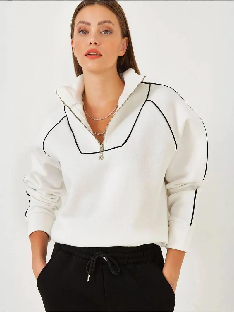 Bianco Lucci LUCCI Hooded Cropped Oversized Sweatshirt with Pompom