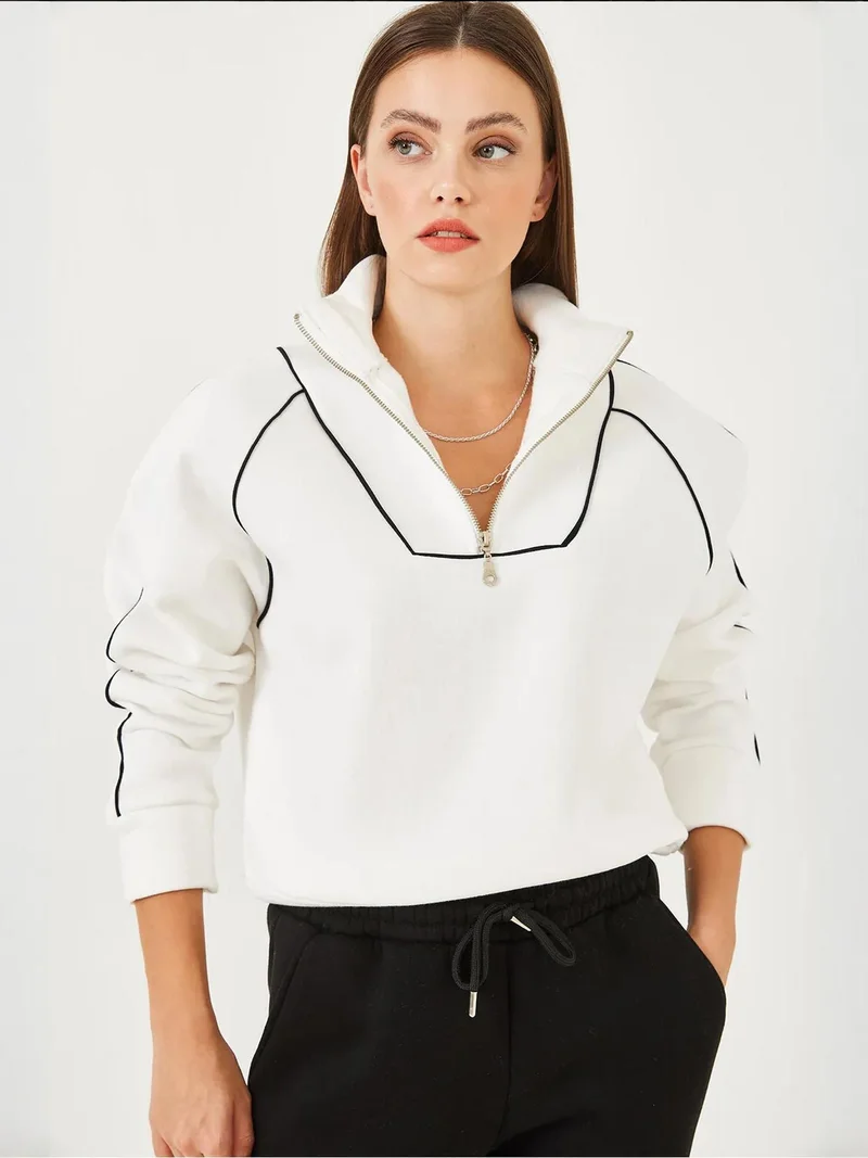 Bianco Lucci LUCCI Hooded Cropped Oversized Sweatshirt with Pompom