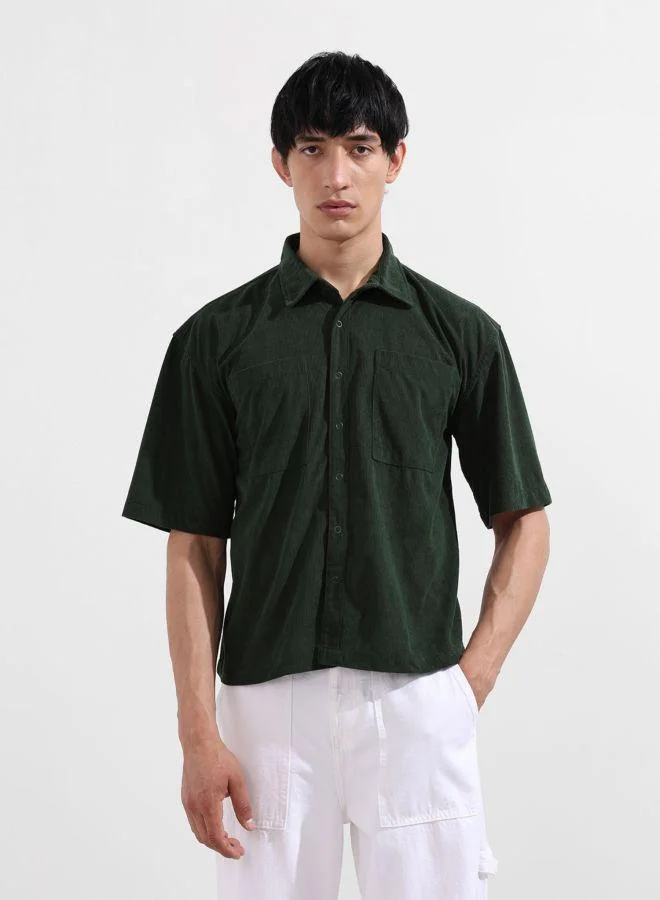 شركة المرآب الهندية Men Boxy Fit Embroidered Cutaway Collar Half Sleeves Shirt