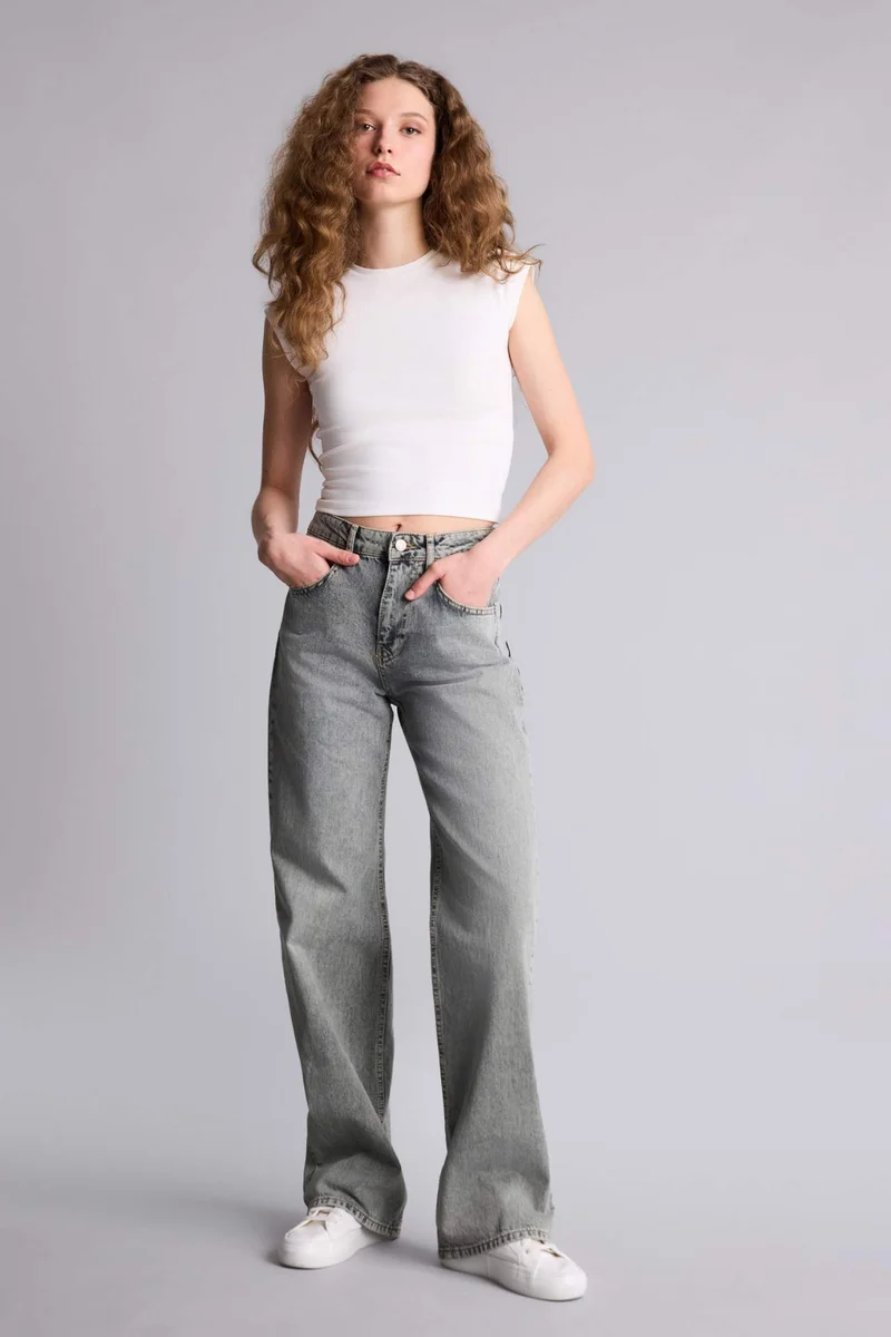 ديفاكتو Straight Wide High Waist Jeans