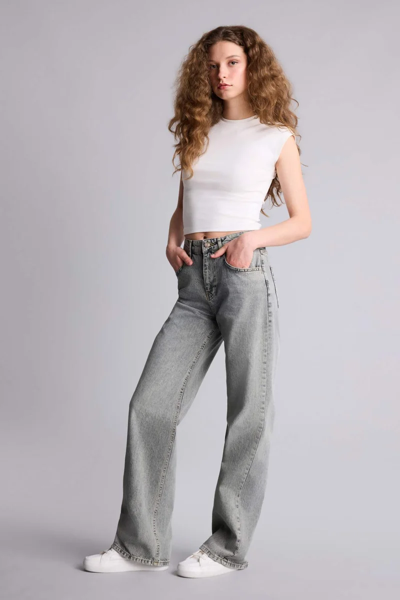 ديفاكتو Straight Wide High Waist Jeans