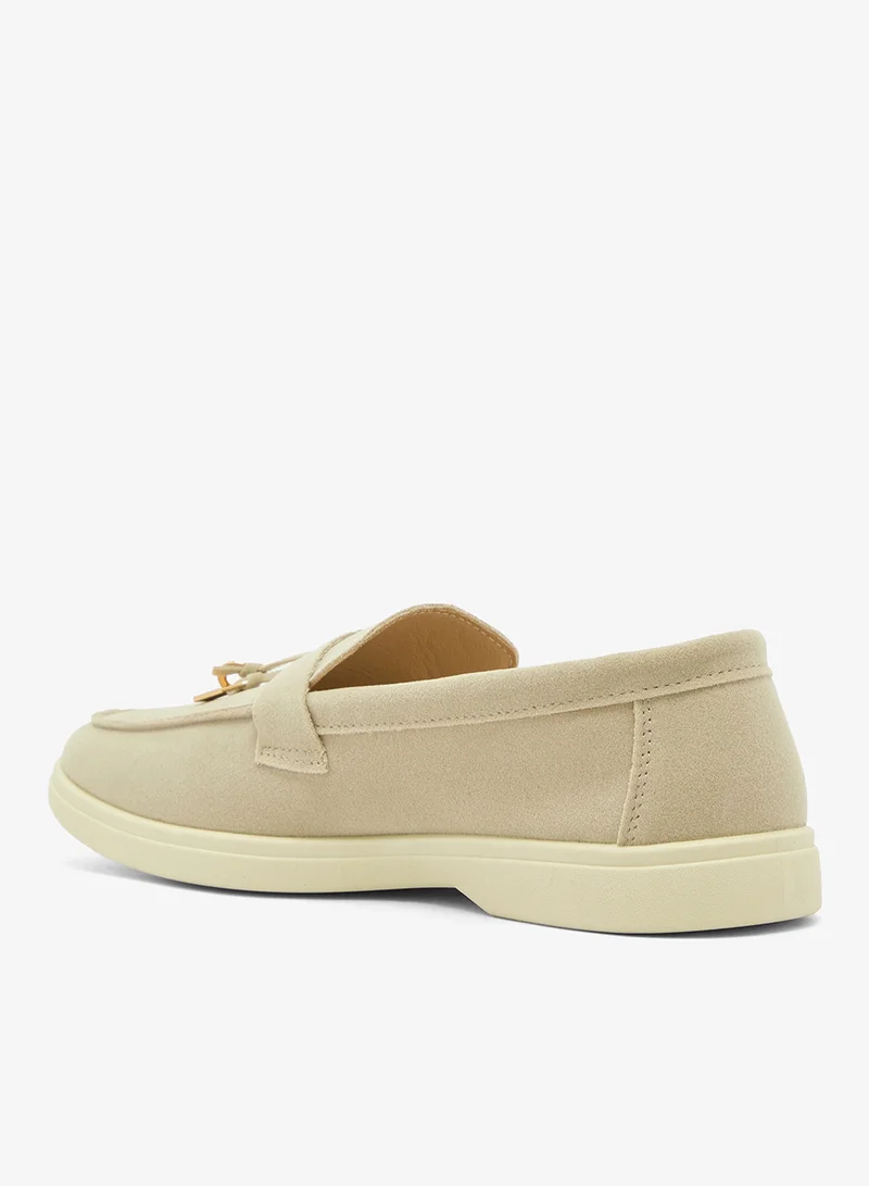 ايلا حذاء لوفر شمواه بتفاصيل شراشيب