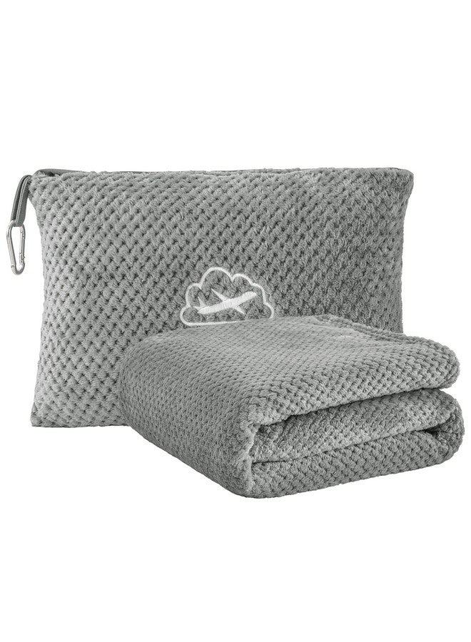 بيديليت بطانية سفر بيدلايت صغيرة الحجم مع حقيبة، قابلة للحمل والتعبئة، طقم وسادة وبطانية سفر من الجاكار 2 في 1، بطانية طائرة أساسية للسفر مع جراب للأمتعة ومشبك لحقيبة الظهر، لون رمادي - Image 1