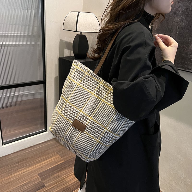 Super Popular Small Woolen Bag Women'S All-Match One-Shoulder Underarm Bag Mao Mao Portable Bucket Bag - Image 3