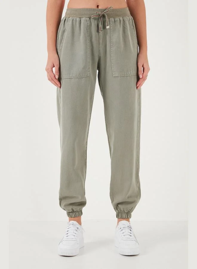 ليلا بنطلون رياضي نسائي بخصر مرتفع ورباط مطاطي بقصة عادية