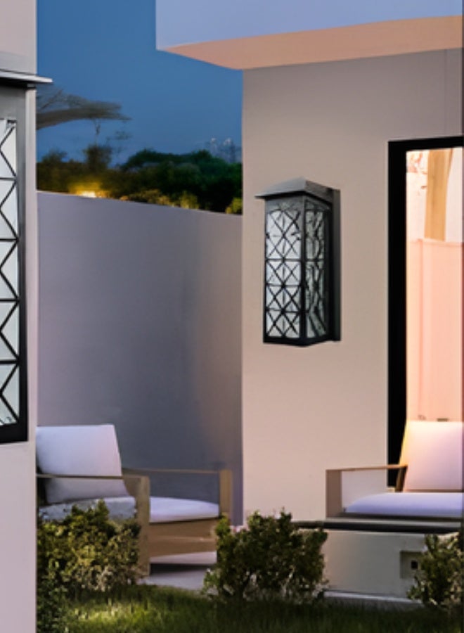 Classic / Rustic Outdoor Wall Lantern - Durable Black Weather-Resistant Design for Entrances & Gardens - Image 4