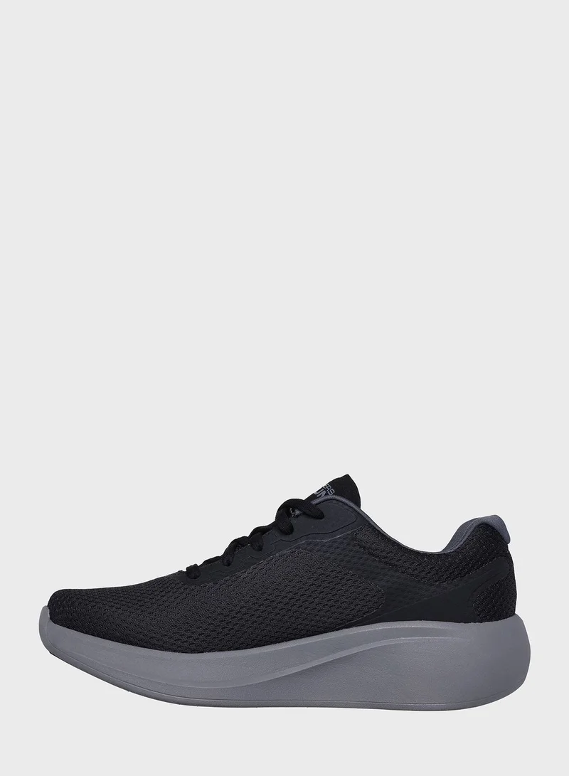 SKECHERS Max Cushioning Essential