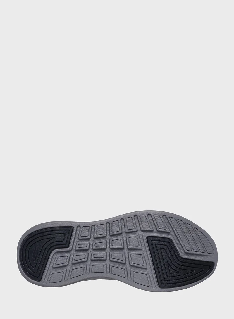 SKECHERS Max Cushioning Essential