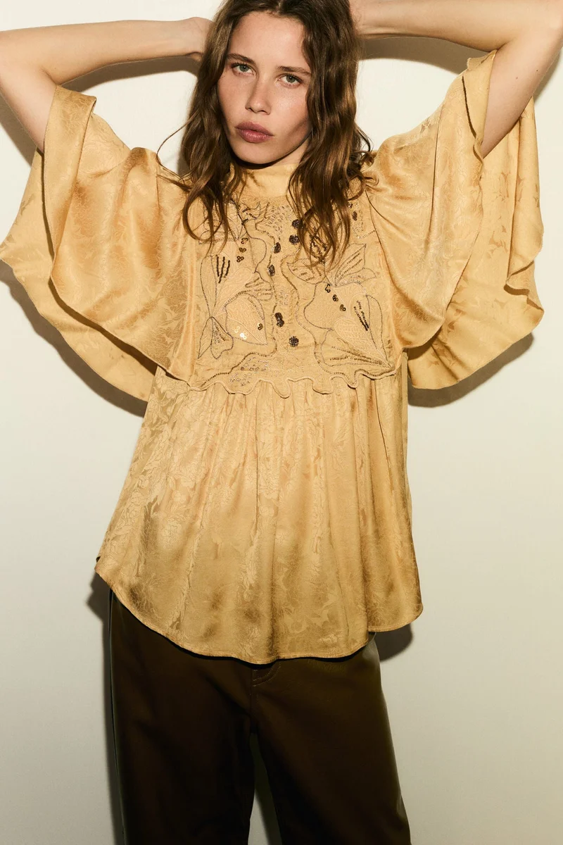 اتش اند ام بلوزة جاكار مُطرزة