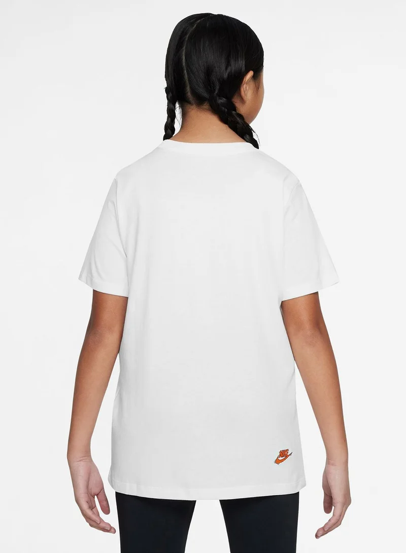 نايكي تيشيرت بوكسي بجيب