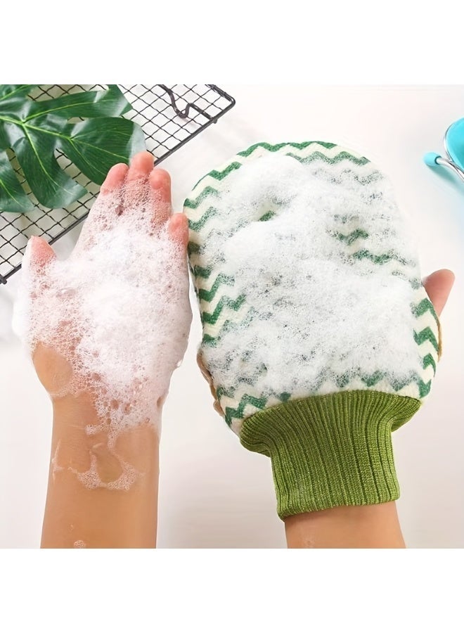 Exfoliating loofah with thick, durable fibers and a perfect size of 12 x 22 cm - High-performance bath glove with effective coarse grains for thorough and deep scrubbing - Slip-resistant and drop-proof thanks to its textured wrist design - Removes trapped dirt and oil and deeply stimulates skin renewal - Random color - Image 3