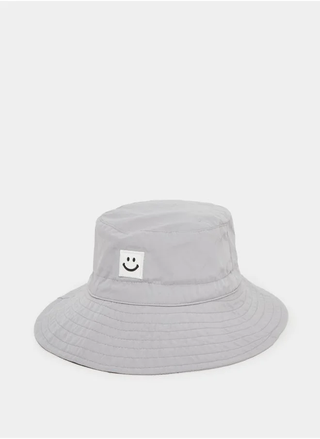 Styli Styli Solid Bucket Hat with Badge Details