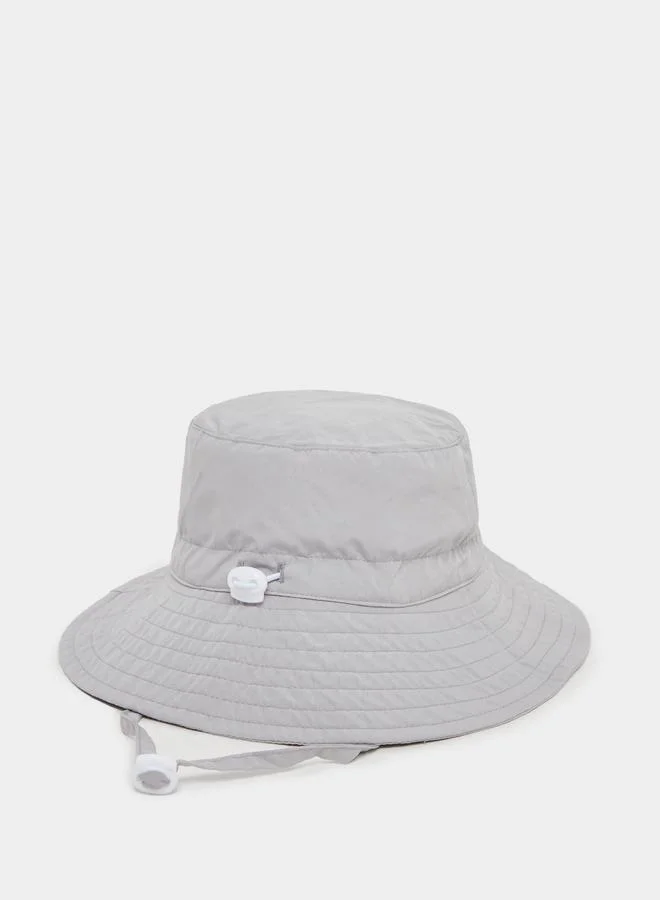 Styli Styli Solid Bucket Hat with Badge Details
