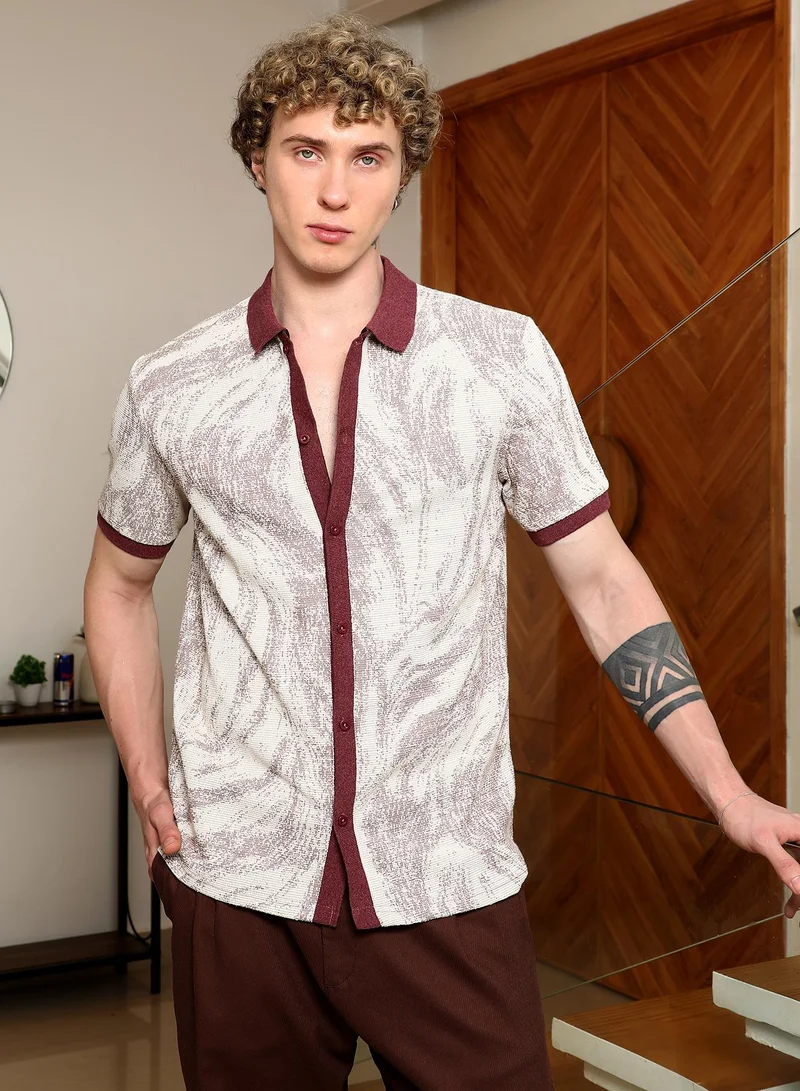 كامبوس سوترا Men's Textured Cotton Blend Shirt With Maroon Accents