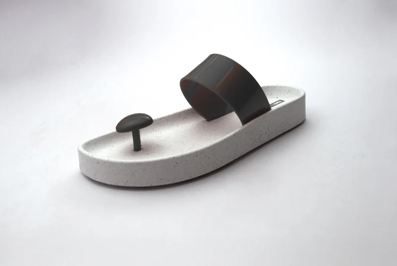 Voices Smooth Stone - 004.00006 , White Pet-Black-Black