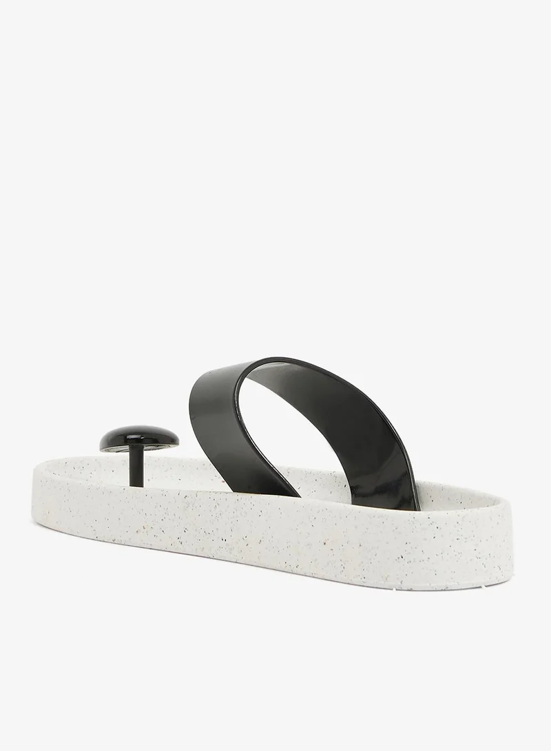 فويسيز صنادل نسائية بنعل مانع للانزلاق وحزام ملون - أبيضأسود