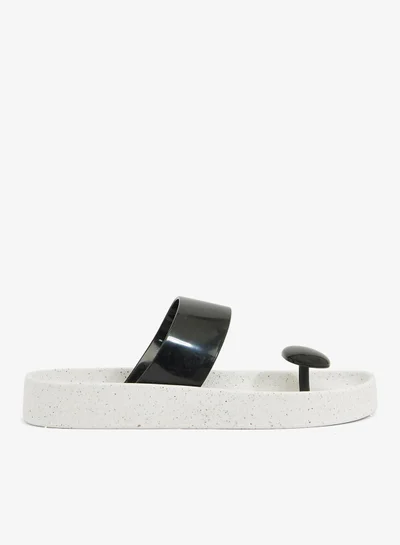 فويسيز صنادل نسائية بنعل مانع للانزلاق وحزام ملون - أبيضأسود