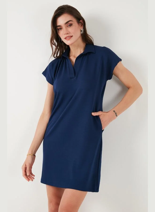 ليلا فستان قصير بياقة بولو بقصة عادية للنساء