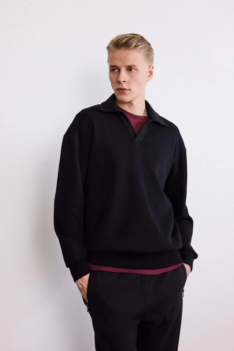 ديفاكتو Boxy Fit Long Sleeve Sweatshirt