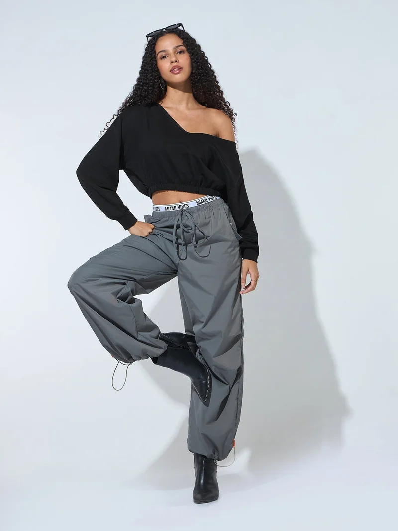 Outzidr  Black V Neck Cropped Sweatshirt for Women | Best Price UAE