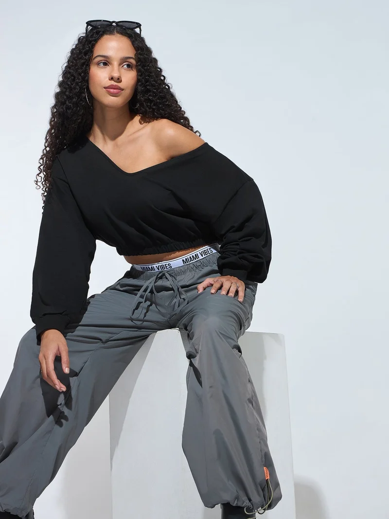 Outzidr  Black V Neck Cropped Sweatshirt for Women | Best Price UAE